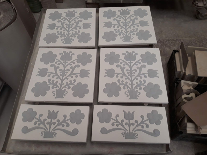 Placa teracota T028, cu decor floral, teracota pictata manual