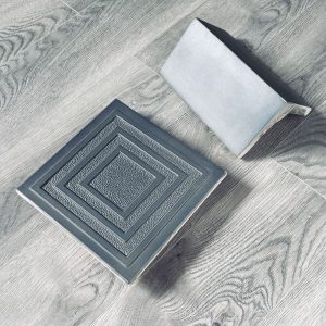 Placa teracota T050 cu decor geometric, 23 x 23 cm